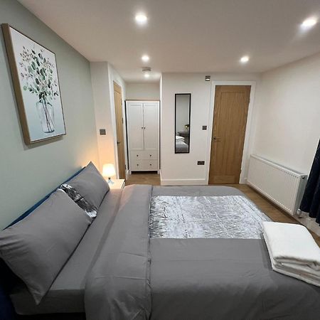Modern Suite 1 Feltham المظهر الخارجي الصورة