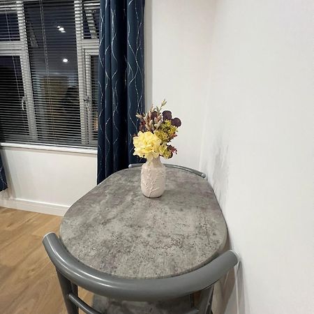 Modern Suite 1 Feltham المظهر الخارجي الصورة