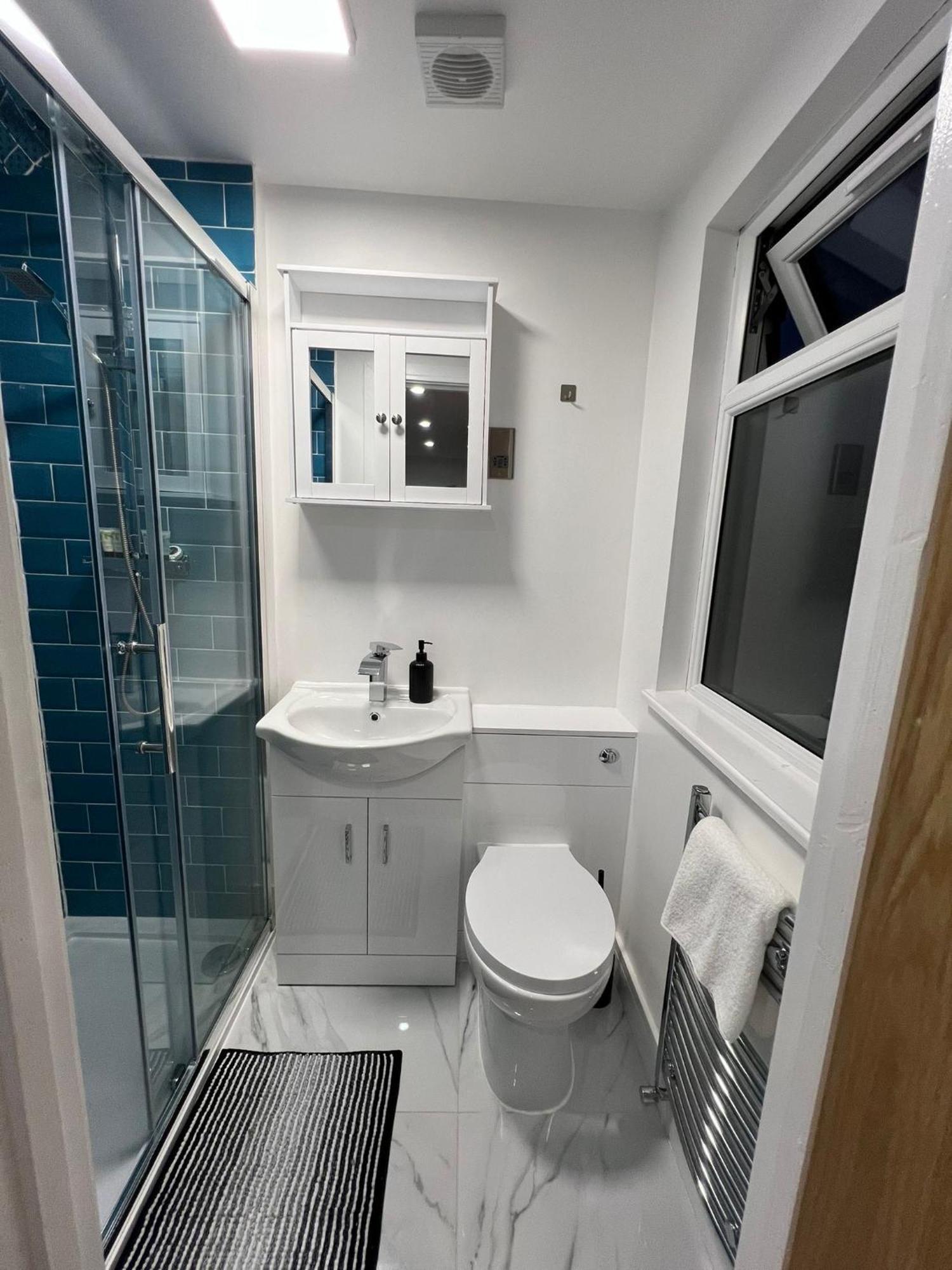 Modern Suite 1 Feltham المظهر الخارجي الصورة